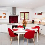 Sumptuous House Of 120m With Garden And Jacuzzi Σπίτι διακοπών