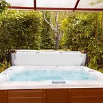 Sumptuous House Of 120m With Garden And Jacuzzi *