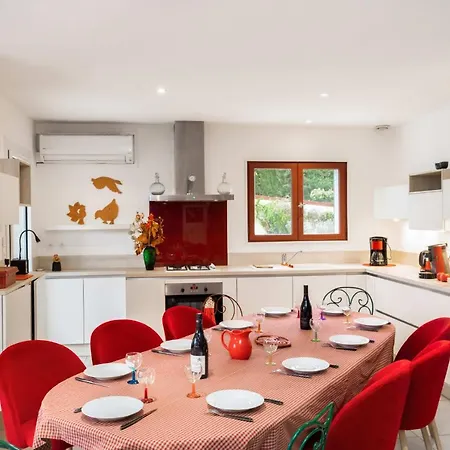 Vakantiehuis Sumptuous House Of 120m With Garden And Jacuzzi Carcassonne