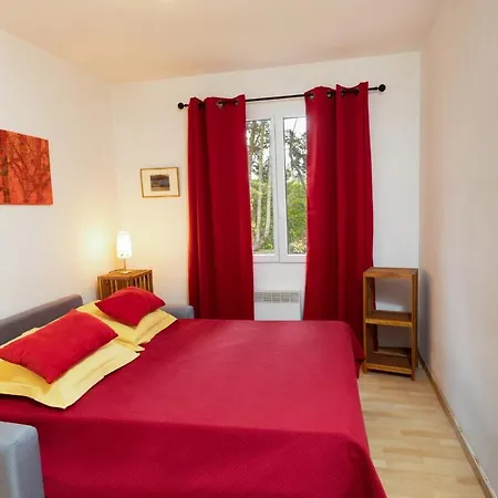 Vakantiehuis Sumptuous House Of 120m With Garden And Jacuzzi *