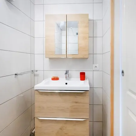 Vakantiehuis Sumptuous House Of 120m With Garden And Jacuzzi