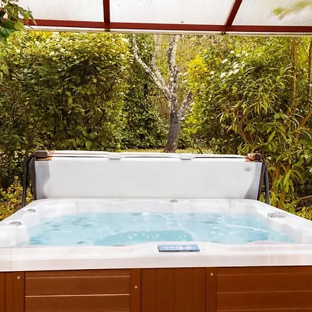 Sumptuous House Of 120m With Garden And Jacuzzi *