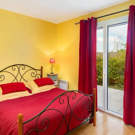 Vakantiehuis Sumptuous House Of 120m With Garden And Jacuzzi *