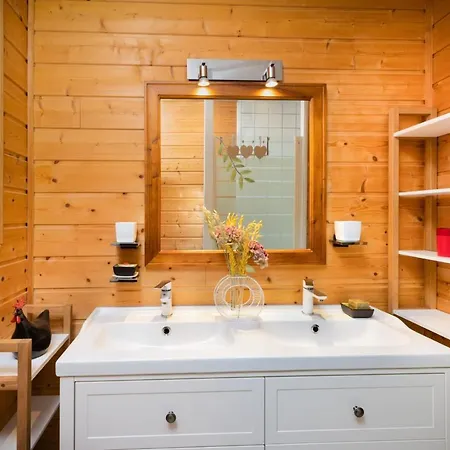 Vakantiehuis Sumptuous House Of 120m With Garden And Jacuzzi