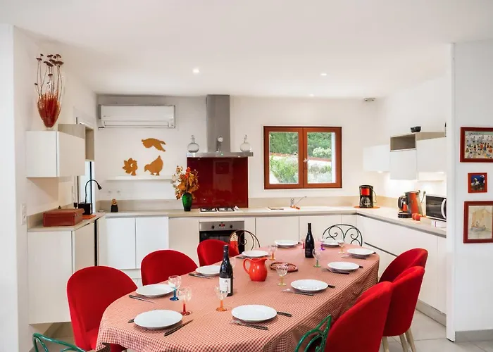 Nyaraló Sumptuous House Of 120m With Garden And Jacuzzi Carcassone