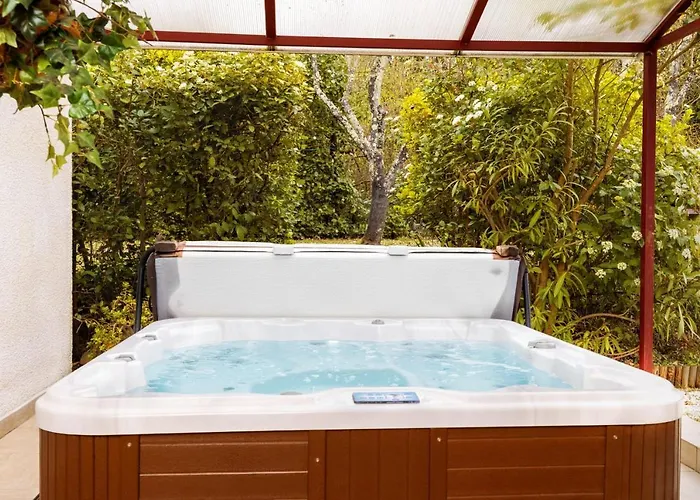 Sumptuous House Of 120m With Garden And Jacuzzi *