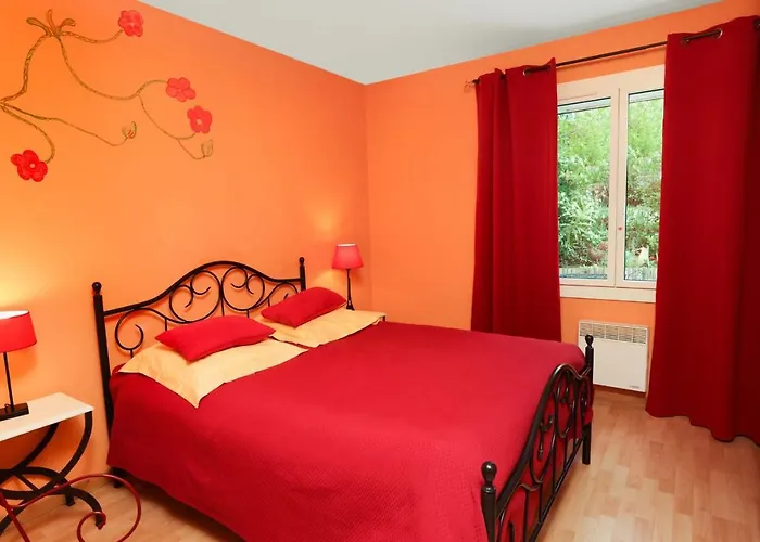 Sumptuous House Of 120m With Garden And Jacuzzi